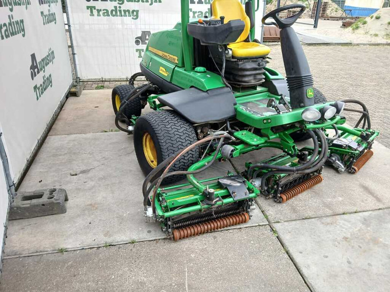John Deere 8700A - Rasenmäher: das Bild 3 John Deere 8700A - Rasenmäher: das Bild 3