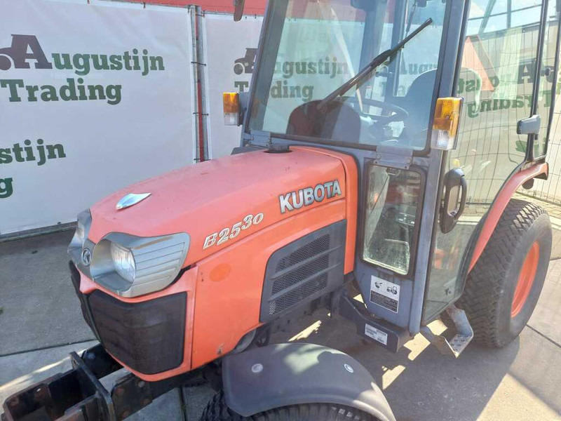 Kubota B2530 - Kleintraktor: das Bild 4 Kubota B2530 - Kleintraktor: das Bild 4