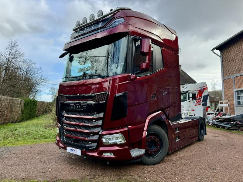 DAF XG + 530 FT + - Sattelzugmaschine: das Bild 1 DAF XG + 530 FT + - Sattelzugmaschine: das Bild 1