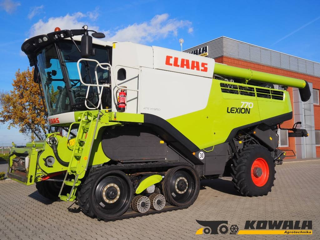 Claas Lexion 770TT 4x4 + V1200 - Mähdrescher: das Bild 1 Claas Lexion 770TT 4x4 + V1200 - Mähdrescher: das Bild 1