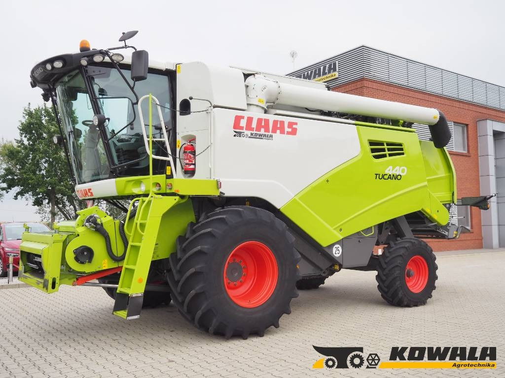 Claas Tucano 440 + V620 - Mähdrescher: das Bild 1 Claas Tucano 440 + V620 - Mähdrescher: das Bild 1
