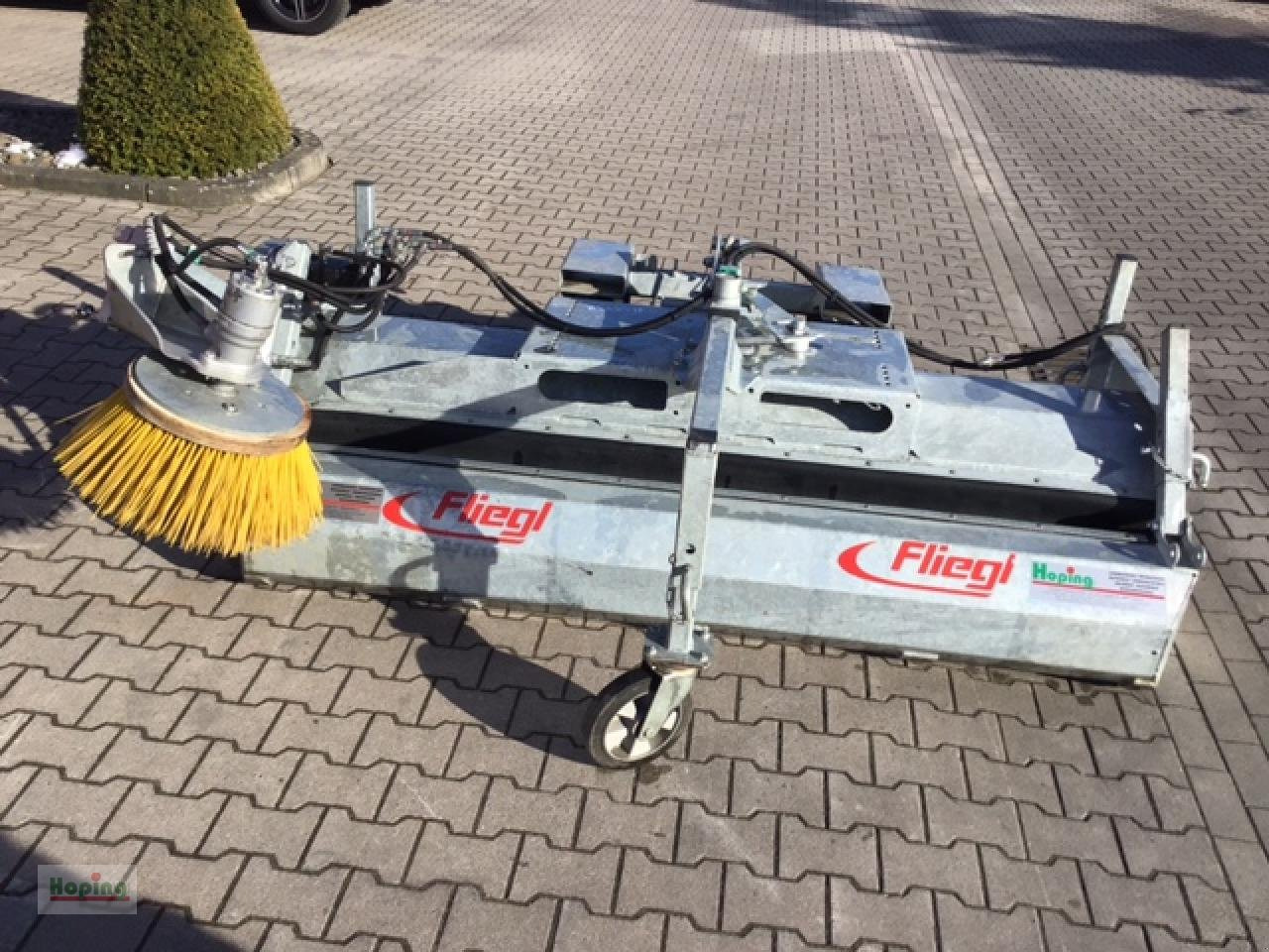 Fliegl 2300mm/Atlas SW - Kehrbesen: das Bild 1 Fliegl 2300mm/Atlas SW - Kehrbesen: das Bild 1