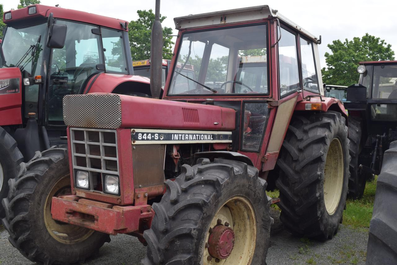 Case-IH 844 A/S - Traktor: das Bild 2 Case-IH 844 A/S - Traktor: das Bild 2