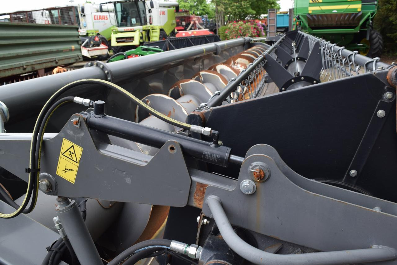 Fendt 7035 *Schneidwerk* - Schneidwerk: das Bild 5 Fendt 7035 *Schneidwerk* - Schneidwerk: das Bild 5