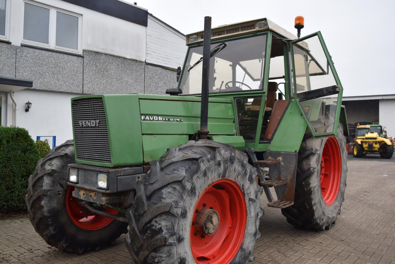 Fendt Favorit 614 LS Turbo - Traktor: das Bild 1 Fendt Favorit 614 LS Turbo - Traktor: das Bild 1