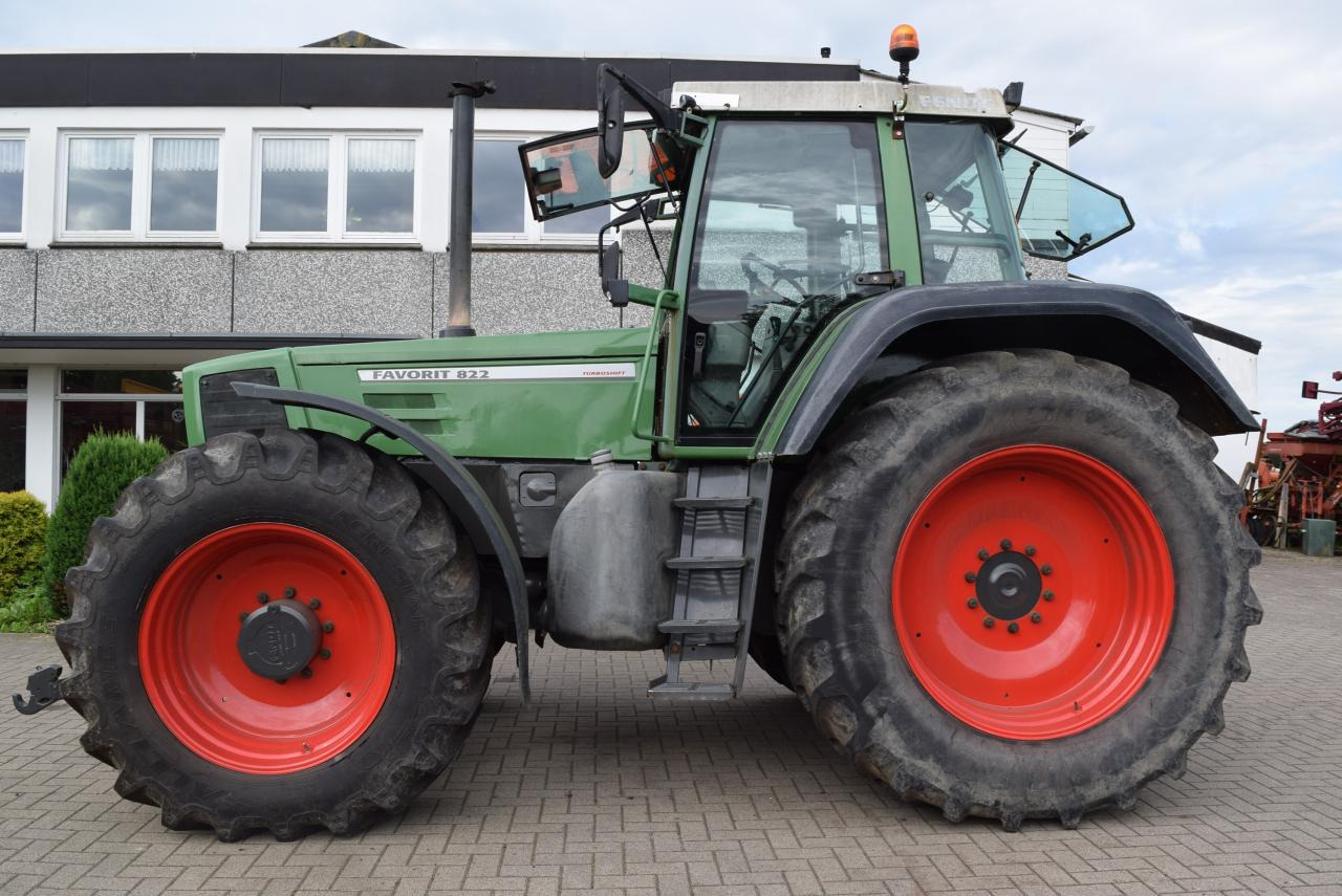 Fendt Favorit 822 - Traktor: das Bild 1 Fendt Favorit 822 - Traktor: das Bild 1