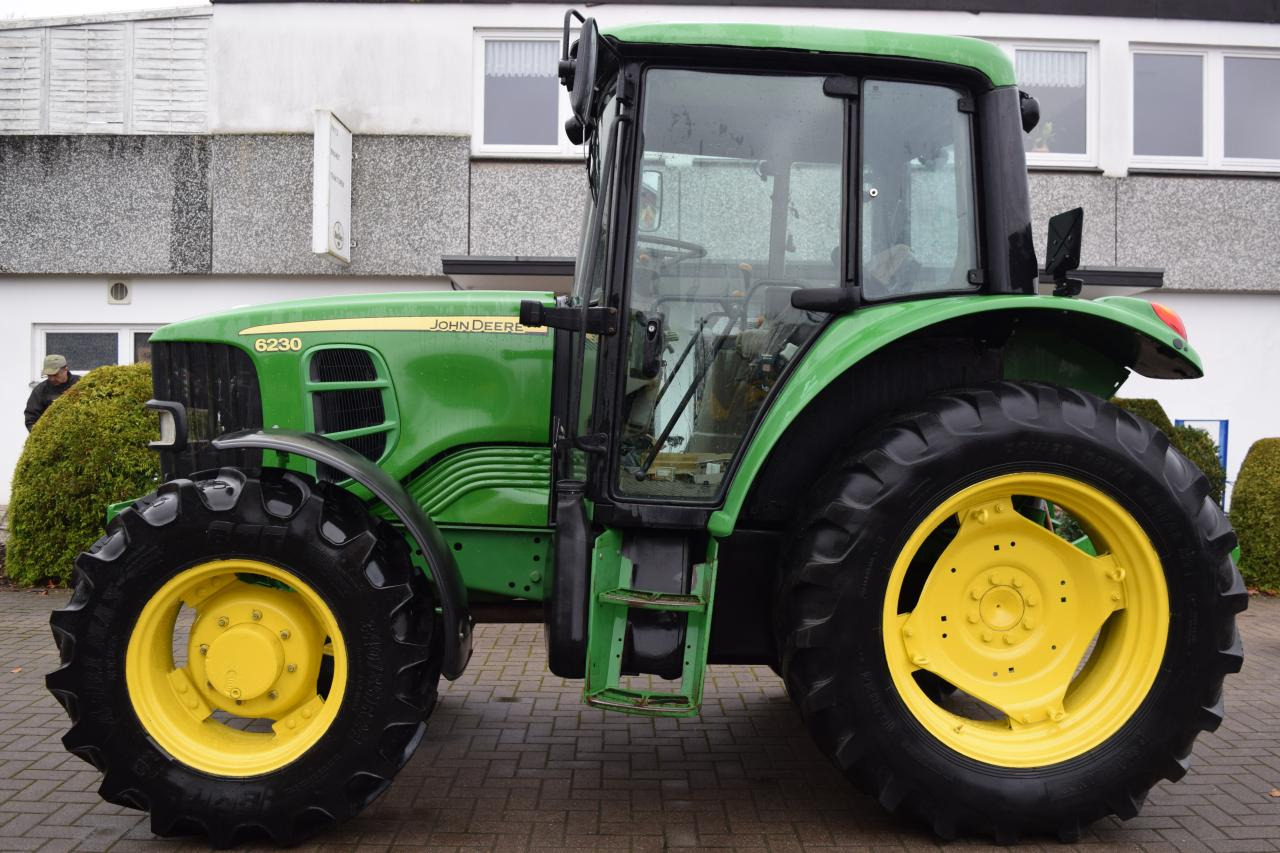 John Deere 6230 - Traktor: das Bild 4 John Deere 6230 - Traktor: das Bild 4