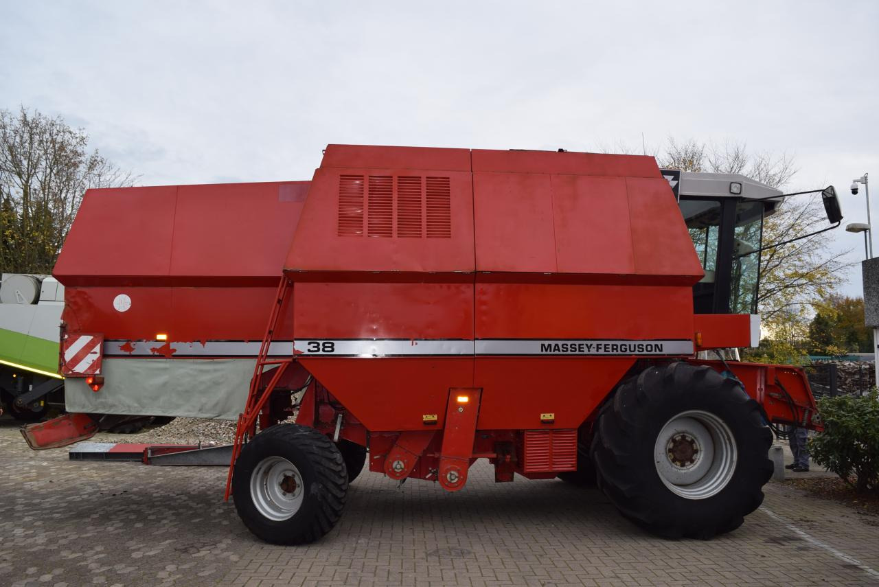 Massey Ferguson MF 38 - Mähdrescher: das Bild 1 Massey Ferguson MF 38 - Mähdrescher: das Bild 1