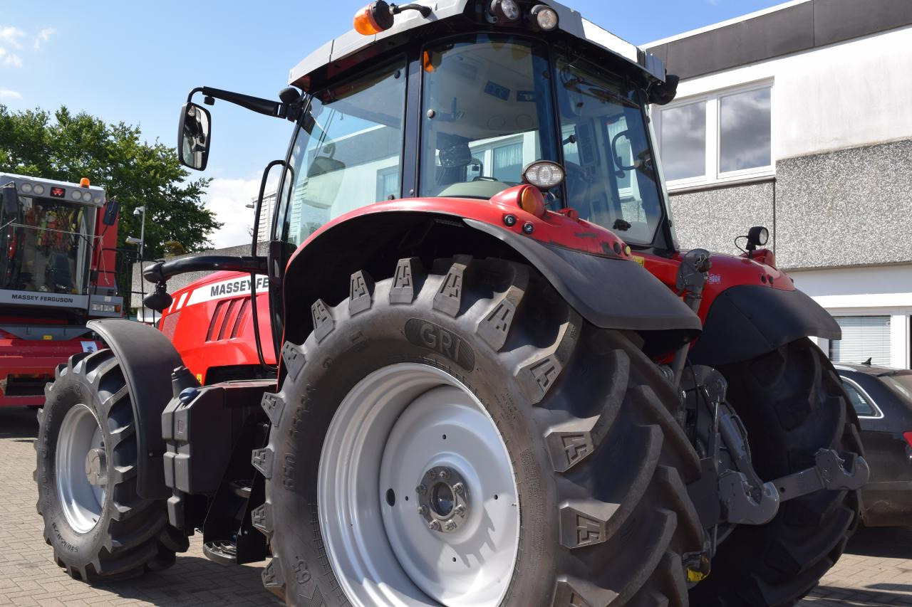 Massey Ferguson MF 7715 Dyna-6 - Traktor: das Bild 4 Massey Ferguson MF 7715 Dyna-6 - Traktor: das Bild 4