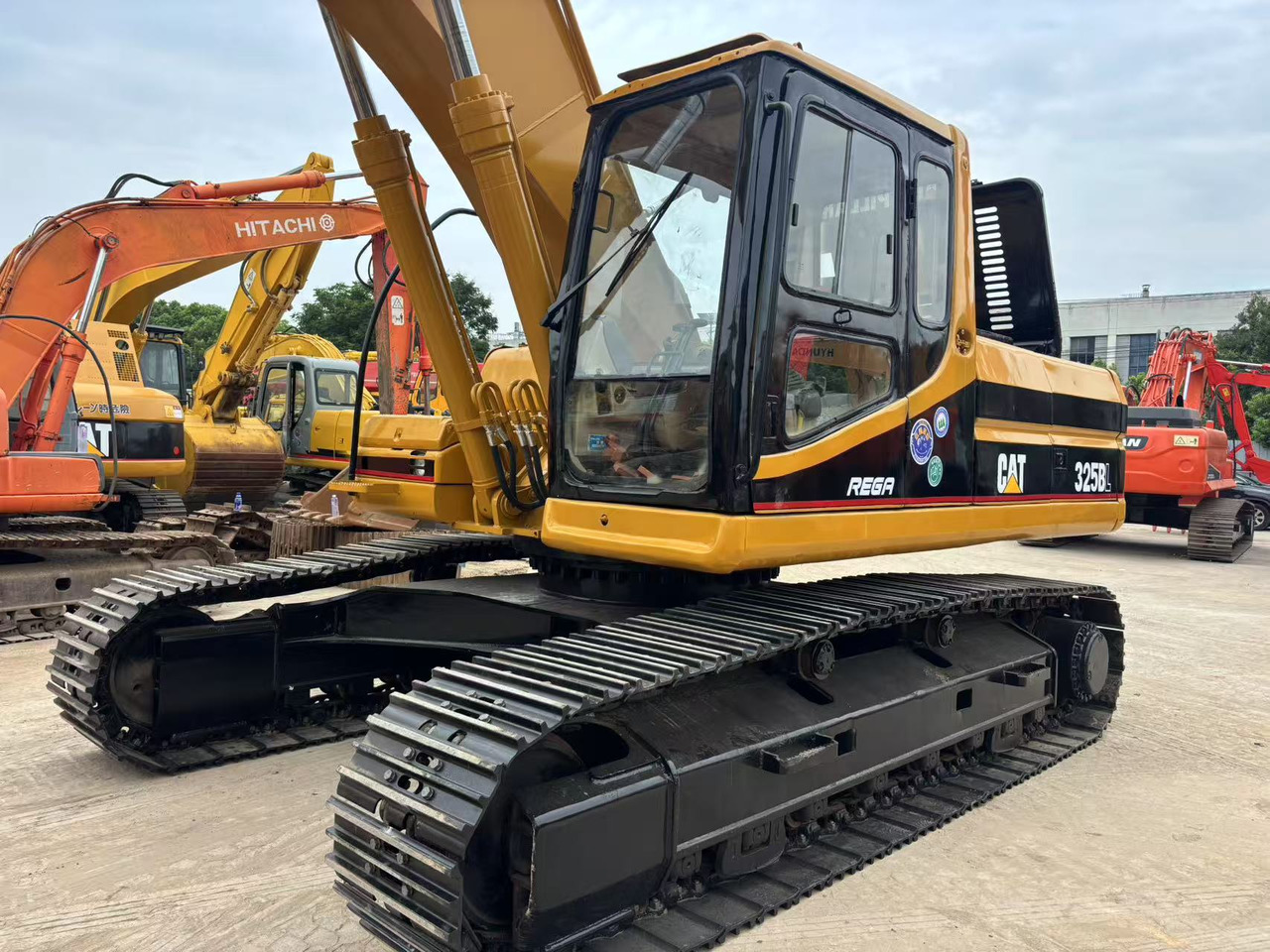 CATERPILLAR 325B - Kettenbagger: das Bild 4 CATERPILLAR 325B - Kettenbagger: das Bild 4