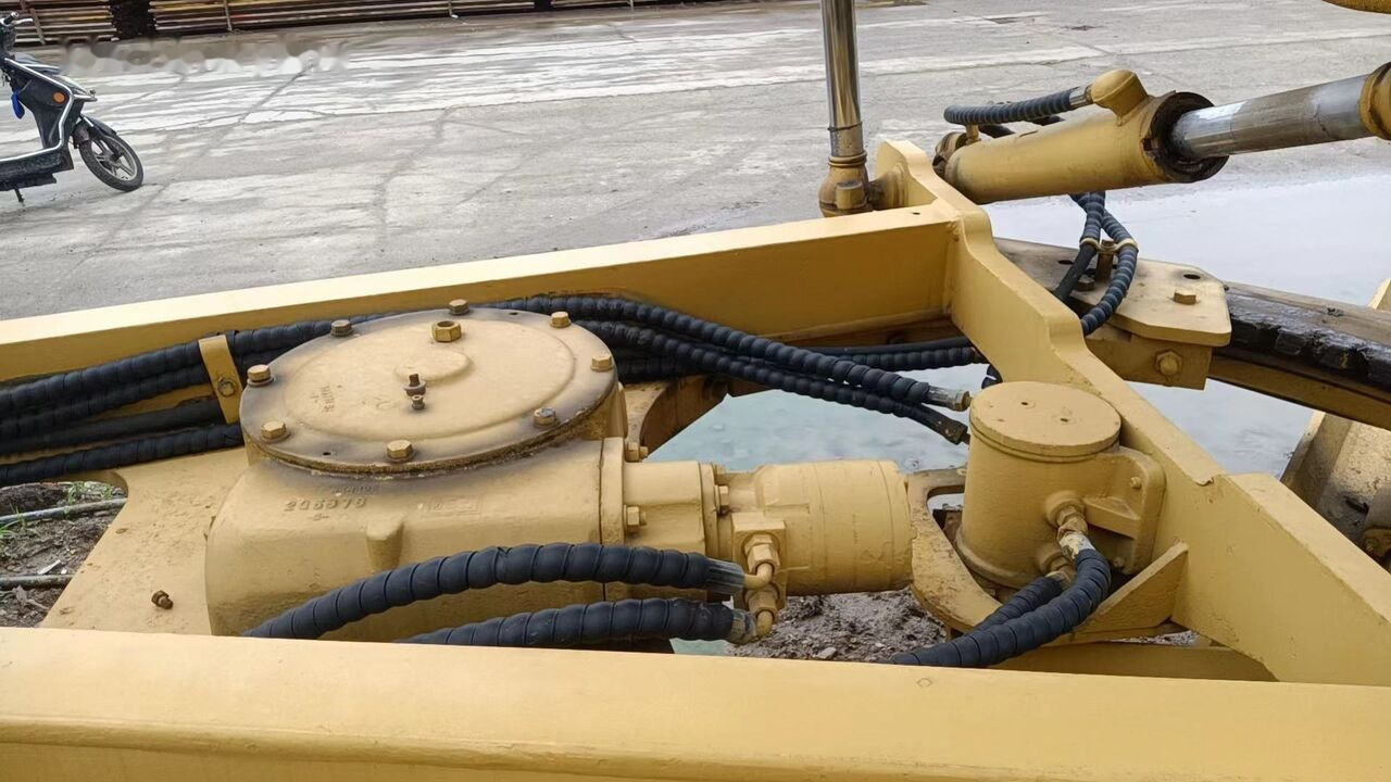 Grader Caterpillar 140H: das Bild 8