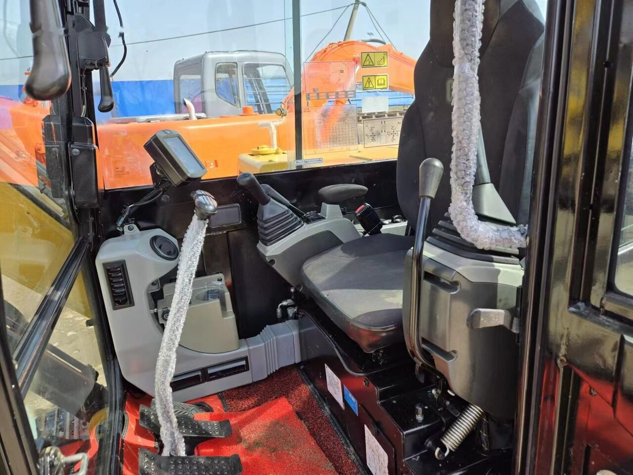 Caterpillar 305.5E - Minibagger: das Bild 2 Caterpillar 305.5E - Minibagger: das Bild 2