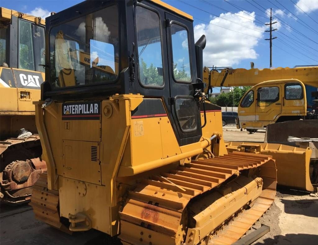 Caterpillar D4C - Bulldozer: das Bild 3 Caterpillar D4C - Bulldozer: das Bild 3