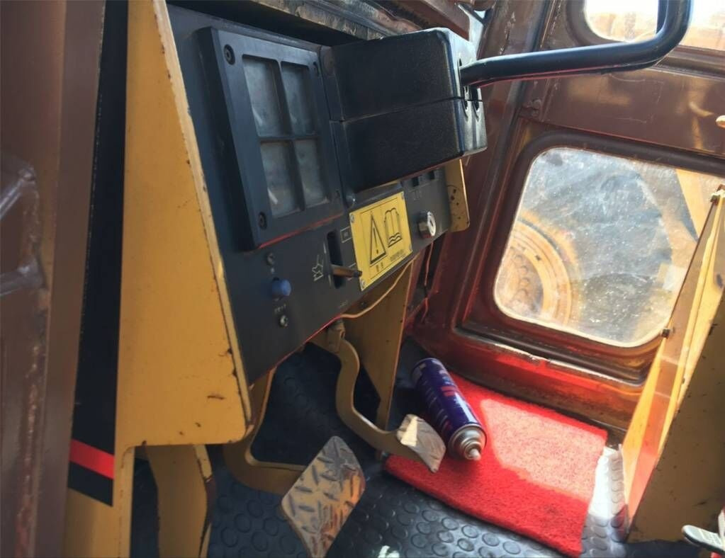 Caterpillar D4C - Bulldozer: das Bild 5 Caterpillar D4C - Bulldozer: das Bild 5
