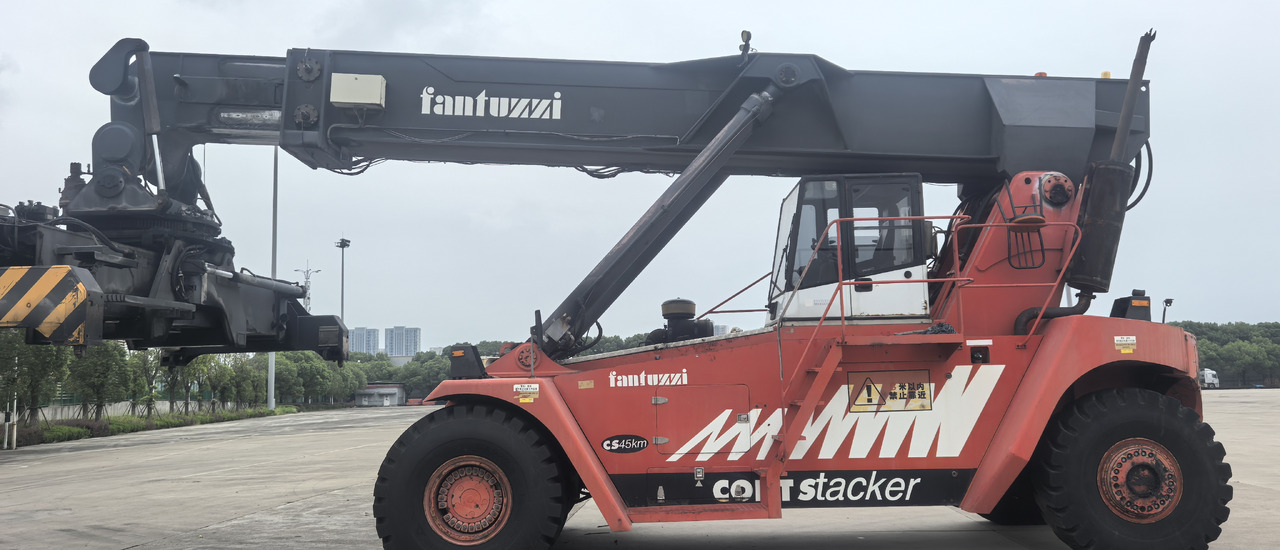 FANTUZZI CS45KM reach stacker - Reach stacker: das Bild 1 FANTUZZI CS45KM reach stacker - Reach stacker: das Bild 1