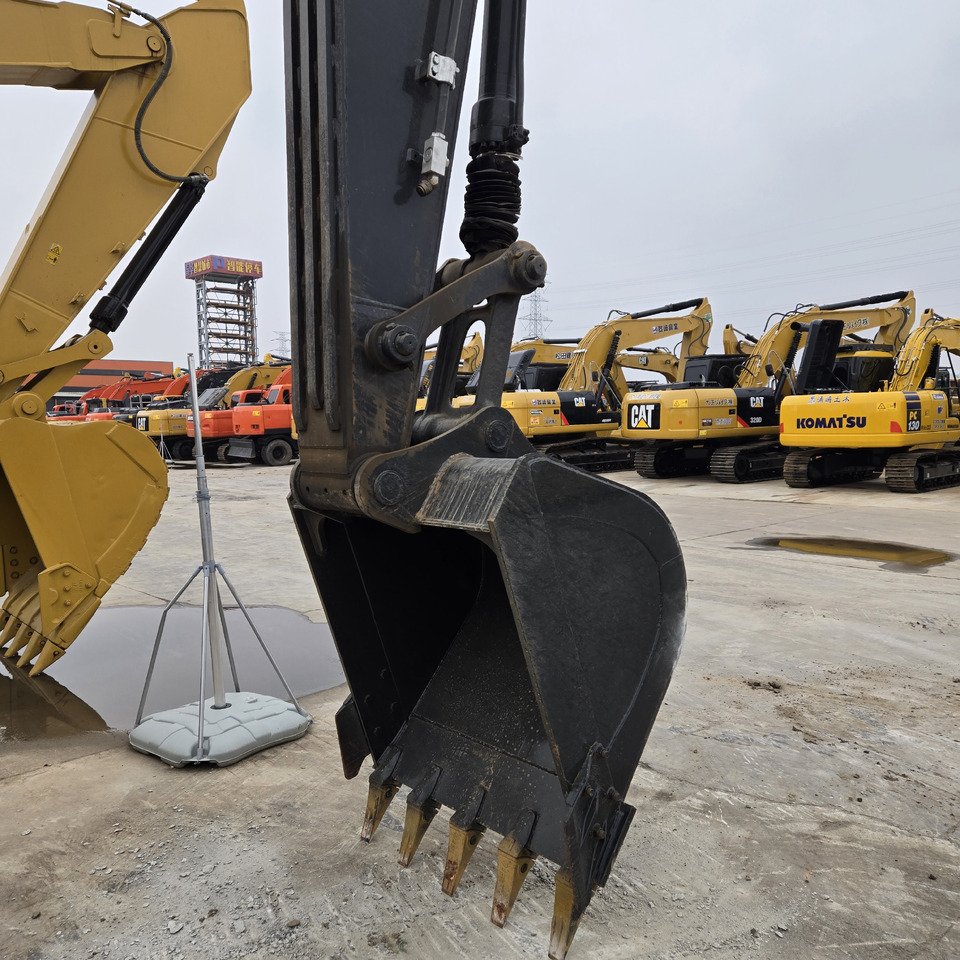 HYUNDAI R220LC-9S - Kettenbagger: das Bild 5 HYUNDAI R220LC-9S - Kettenbagger: das Bild 5