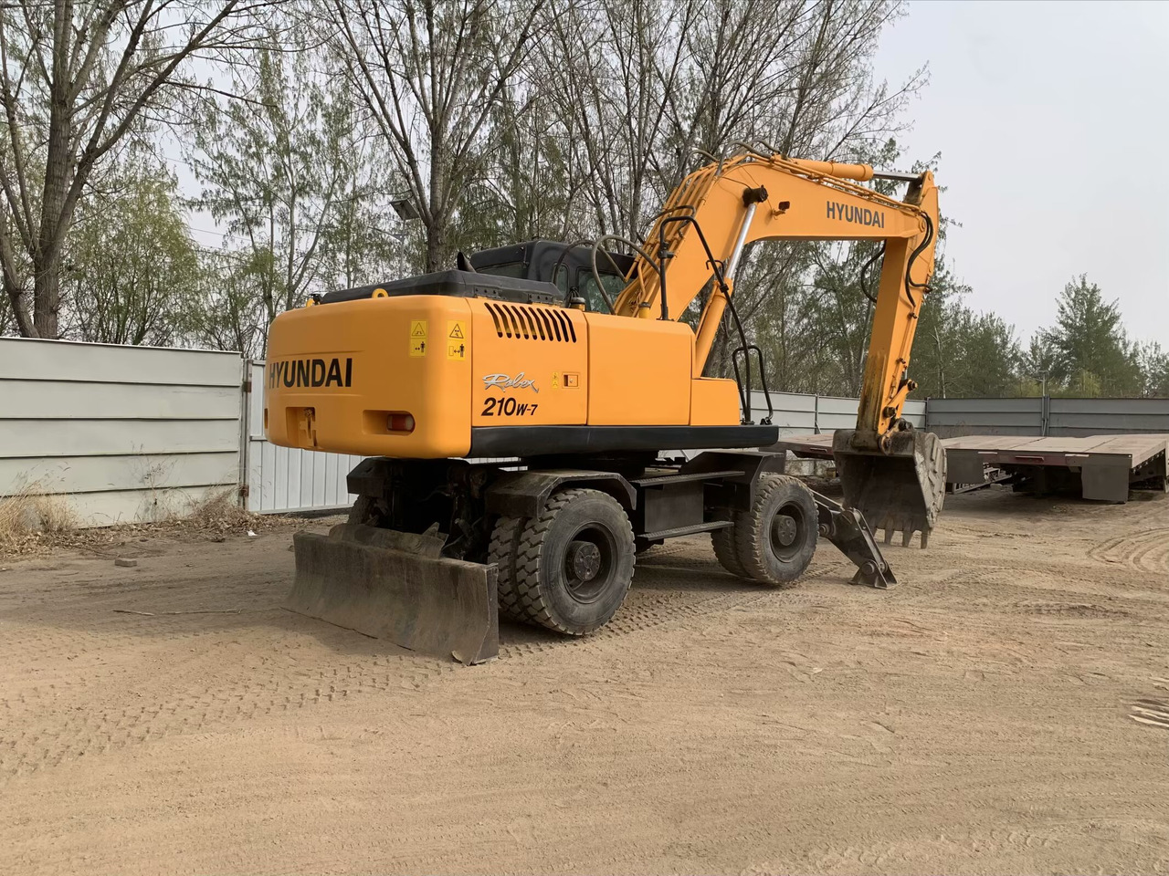 Hyundai R210W-7 - Mobilbagger: das Bild 5 Hyundai R210W-7 - Mobilbagger: das Bild 5