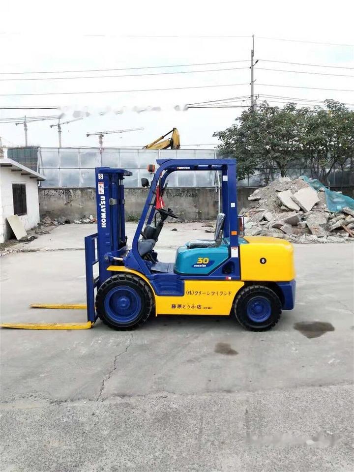 Komatsu FD30 - Dieselstapler: das Bild 3 Komatsu FD30 - Dieselstapler: das Bild 3