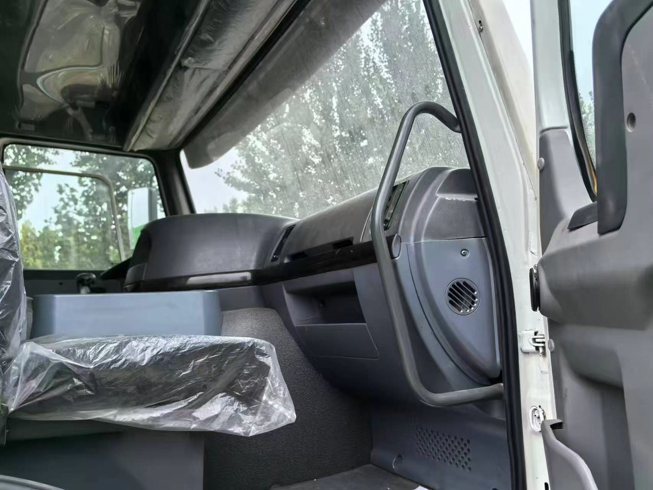 SINOTRUK HOWO 6x4 - Kühlkoffer LKW: das Bild 5 SINOTRUK HOWO 6x4 - Kühlkoffer LKW: das Bild 5