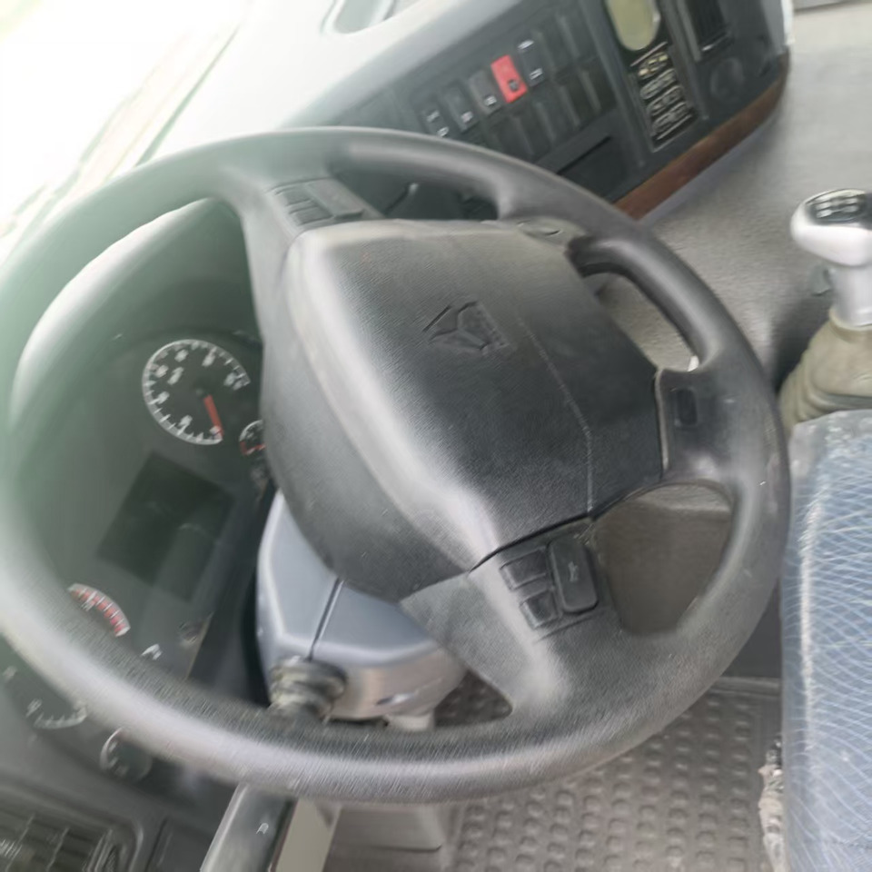 Kipper SINOTRUK HOWO 6x4: das Bild 8 Kipper SINOTRUK HOWO 6x4: das Bild 8