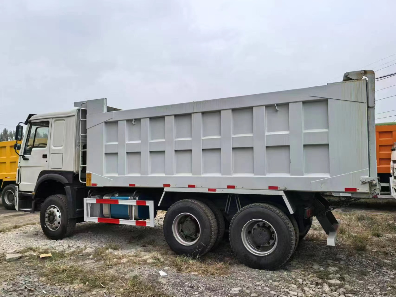 SINOTRUK HOWO 6x4 - Kühlkoffer LKW: das Bild 3 SINOTRUK HOWO 6x4 - Kühlkoffer LKW: das Bild 3