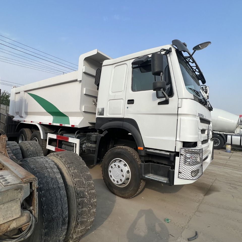 SINOTRUK HOWO - Koffer LKW: das Bild 2 SINOTRUK HOWO - Koffer LKW: das Bild 2