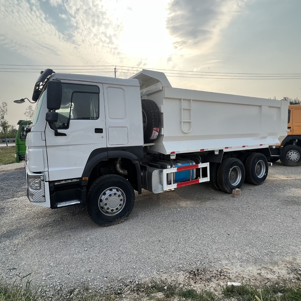 SINOTRUK HOWO - Koffer LKW: das Bild 2 SINOTRUK HOWO - Koffer LKW: das Bild 2