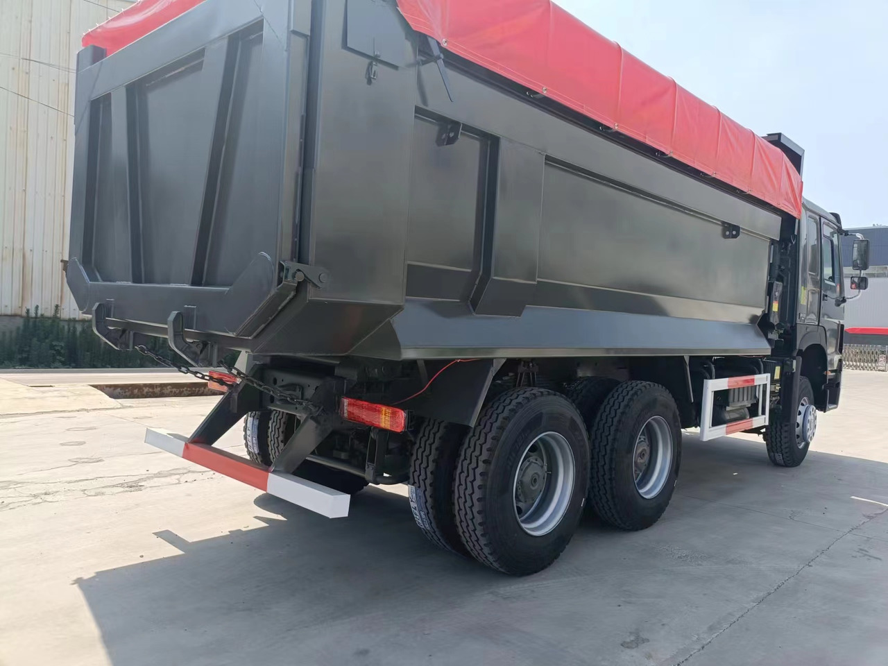SINOTRUK HOWO - Koffer LKW: das Bild 2 SINOTRUK HOWO - Koffer LKW: das Bild 2