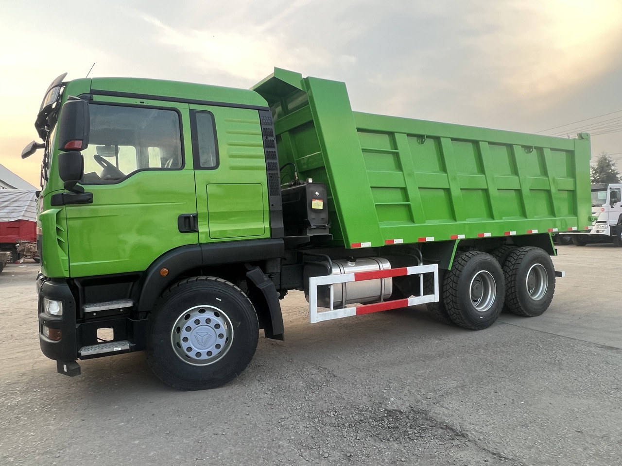 SINOTRUK TX 6x4 - Kipper: das Bild 5 SINOTRUK TX 6x4 - Kipper: das Bild 5