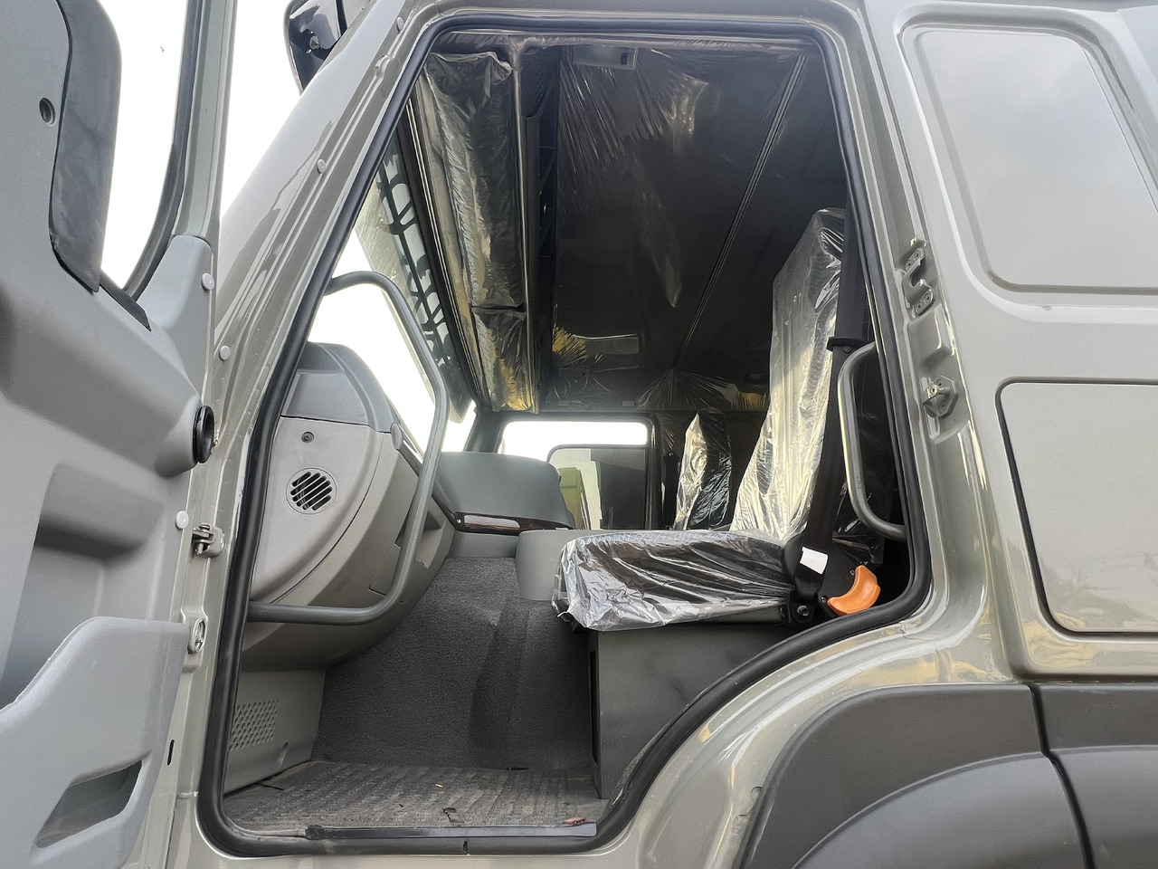 SINOTRUK HOWO - Sattelzugmaschine: das Bild 2 SINOTRUK HOWO - Sattelzugmaschine: das Bild 2