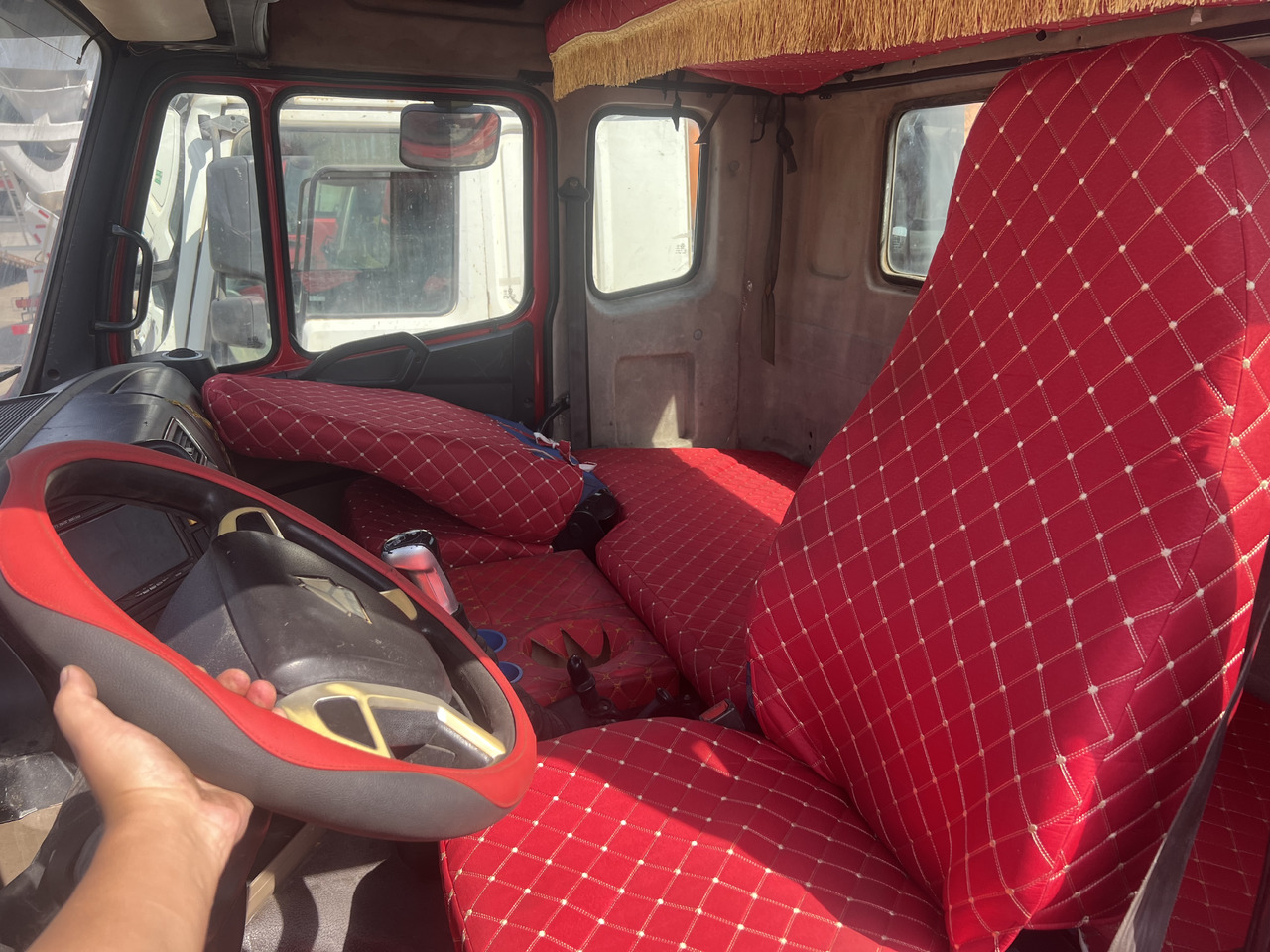 Sattelzugmaschine SINOTRUK HOWO trailer head: das Bild 9 Sattelzugmaschine SINOTRUK HOWO trailer head: das Bild 9