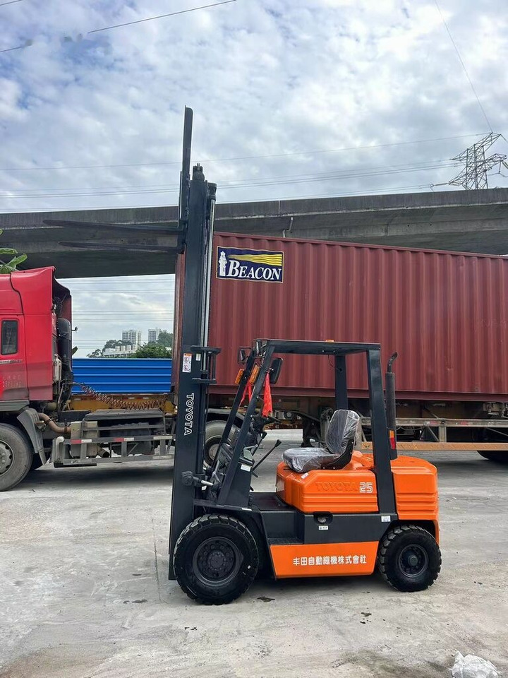 Toyota FD25 - Dieselstapler: das Bild 2 Toyota FD25 - Dieselstapler: das Bild 2
