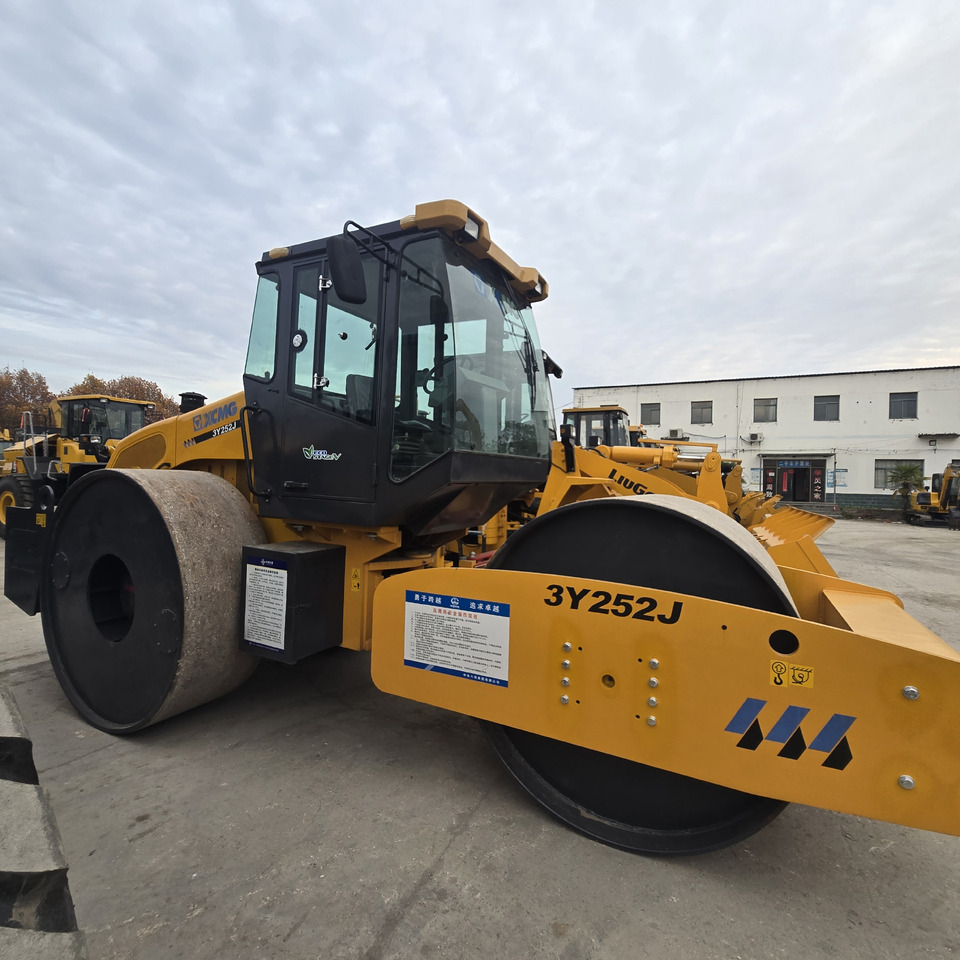 XCMG 3Y252J - Straßenwalze: das Bild 4 XCMG 3Y252J - Straßenwalze: das Bild 4