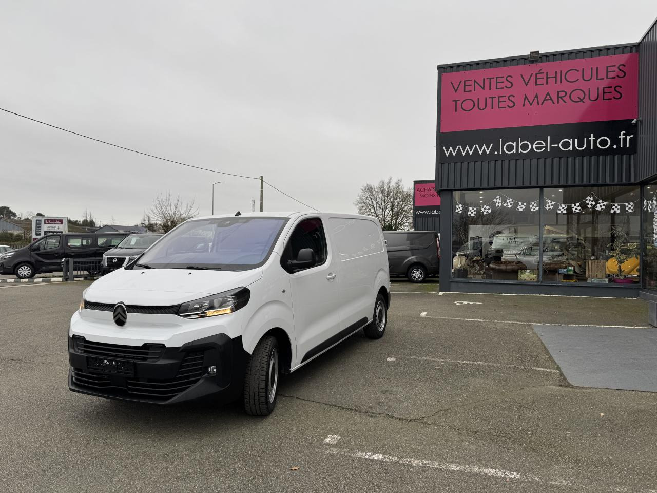 CITROEN Jumpy M 2.0 BlueHDi - 145 S&S - BV EAT8 III FOURGON . PHASE 2 - Kastenwagen: das Bild 1 CITROEN Jumpy M 2.0 BlueHDi - 145 S&S - BV EAT8 III FOURGON . PHASE 2 - Kastenwagen: das Bild 1