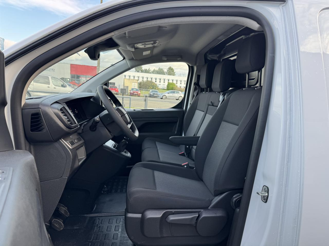 CITROEN Jumpy XL 2.0 BlueHDi - 145 S&S - BVM III FOURGON . PHASE 2 - Kastenwagen: das Bild 5 CITROEN Jumpy XL 2.0 BlueHDi - 145 S&S - BVM III FOURGON . PHASE 2 - Kastenwagen: das Bild 5