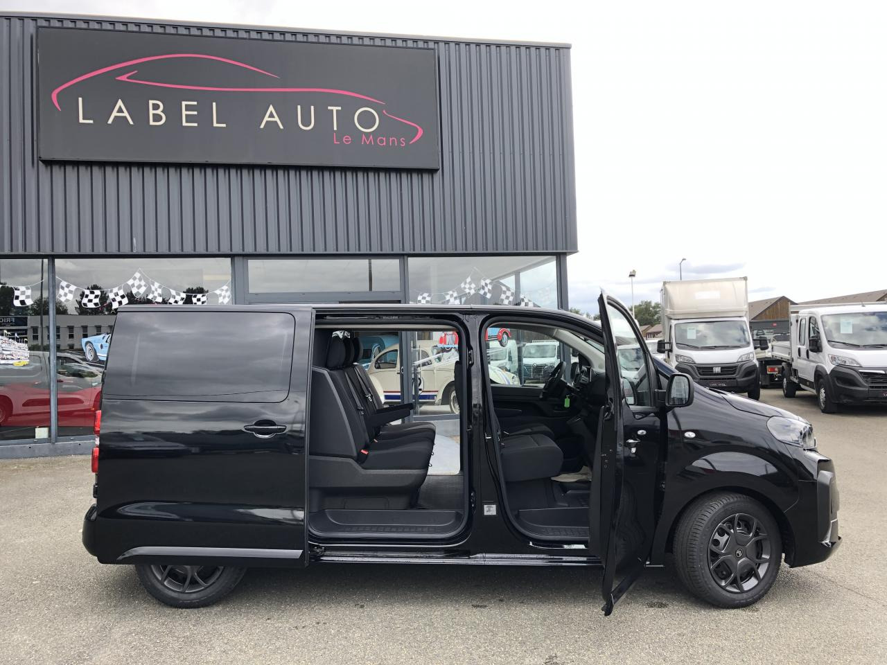 CITROEN jumpy XL 2.0 BLUEHDI 180CH S&S CABINE APPROFONDIE FIXE EAT8 5 PLACES - Kastenwagen: das Bild 3 CITROEN jumpy XL 2.0 BLUEHDI 180CH S&S CABINE APPROFONDIE FIXE EAT8 5 PLACES - Kastenwagen: das Bild 3