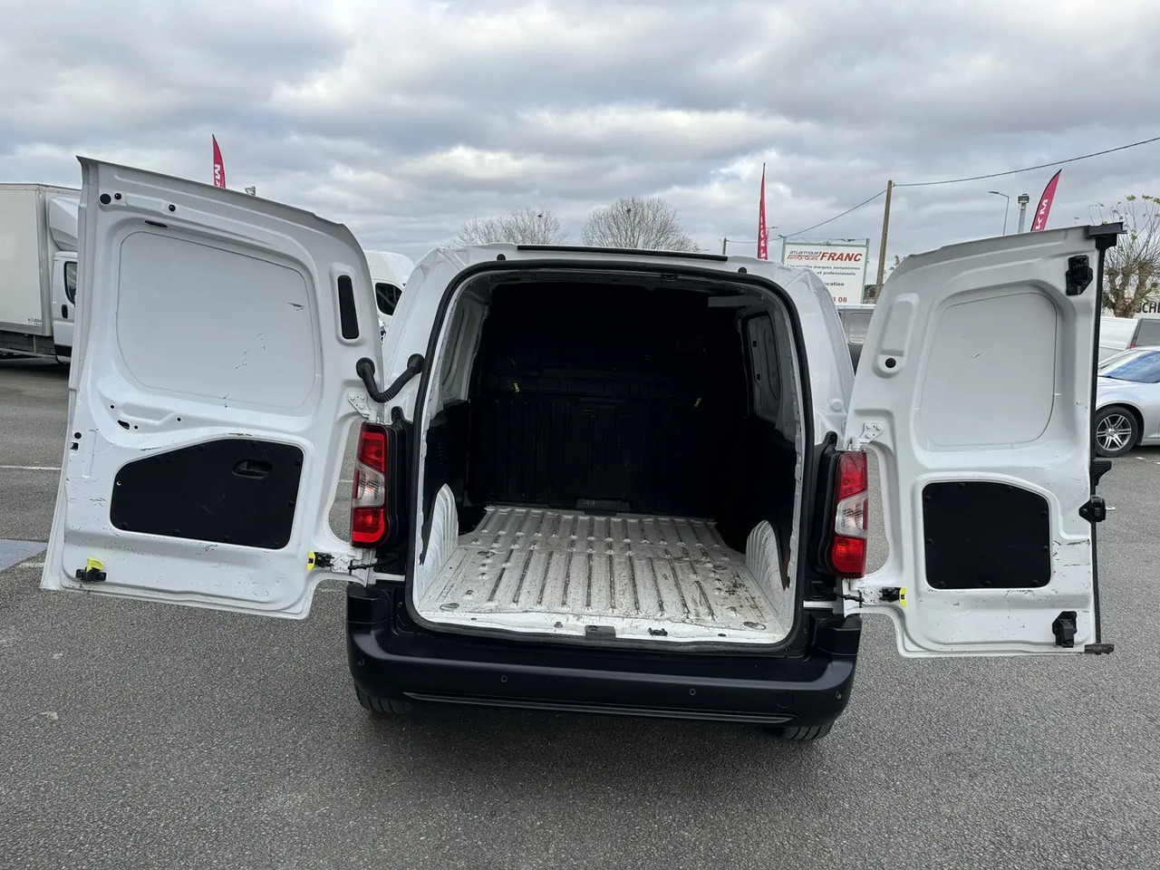 Citroen Berlingo M 650KG BLUEHDI 100 S&S DRIVER - Kastenwagen: das Bild 3 Citroen Berlingo M 650KG BLUEHDI 100 S&S DRIVER - Kastenwagen: das Bild 3