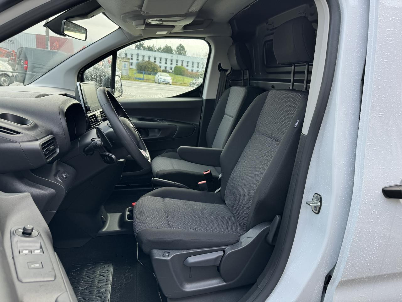 FIAT Doblo XL 950KG 1.5 BlueHDi S&S - 130 - BV EAT8 III FOURGON Fourgon XL PHASE 2 - Kastenwagen: das Bild 5 FIAT Doblo XL 950KG 1.5 BlueHDi S&S - 130 - BV EAT8 III FOURGON Fourgon XL PHASE 2 - Kastenwagen: das Bild 5