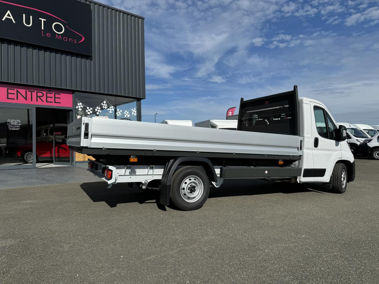 FIAT Ducato Maxi 3.5 XL 2.2 - 180 S&S III PLATEAU CABINE Plateau cabine Maxi 3.5 XL PHASE 4 - Pritsche Transporter: das Bild 3 FIAT Ducato Maxi 3.5 XL 2.2 - 180 S&S III PLATEAU CABINE Plateau cabine Maxi 3.5 XL PHASE 4 - Pritsche Transporter: das Bild 3