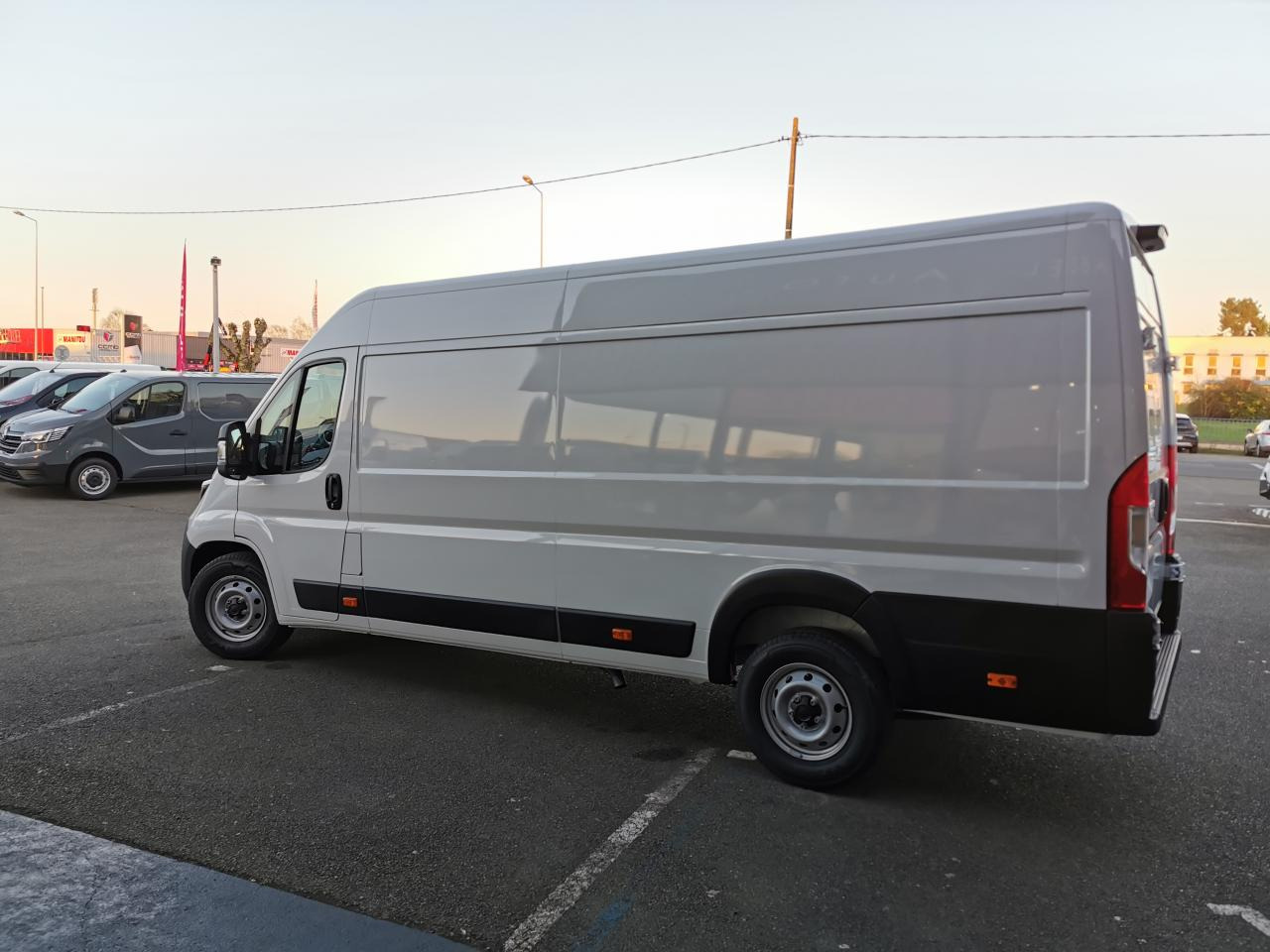 Kastenwagen neu kaufen FIAT Ducato Tôlé Maxi 3.5 XL H2 2.2 - 140 S&S III FOURGON TOLE Fourgon Tôlé: das Bild 9 Kastenwagen neu kaufen FIAT Ducato Tôlé Maxi 3.5 XL H2 2.2 - 140 S&S III FOURGON TOLE Fourgon Tôlé: das Bild 9