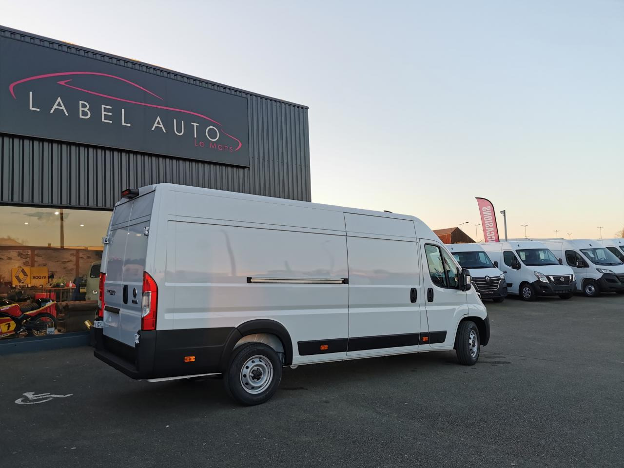 Kastenwagen neu kaufen FIAT Ducato Tôlé Maxi 3.5 XL H2 2.2 - 140 S&S III FOURGON TOLE Fourgon Tôlé: das Bild 7 Kastenwagen neu kaufen FIAT Ducato Tôlé Maxi 3.5 XL H2 2.2 - 140 S&S III FOURGON TOLE Fourgon Tôlé: das Bild 7