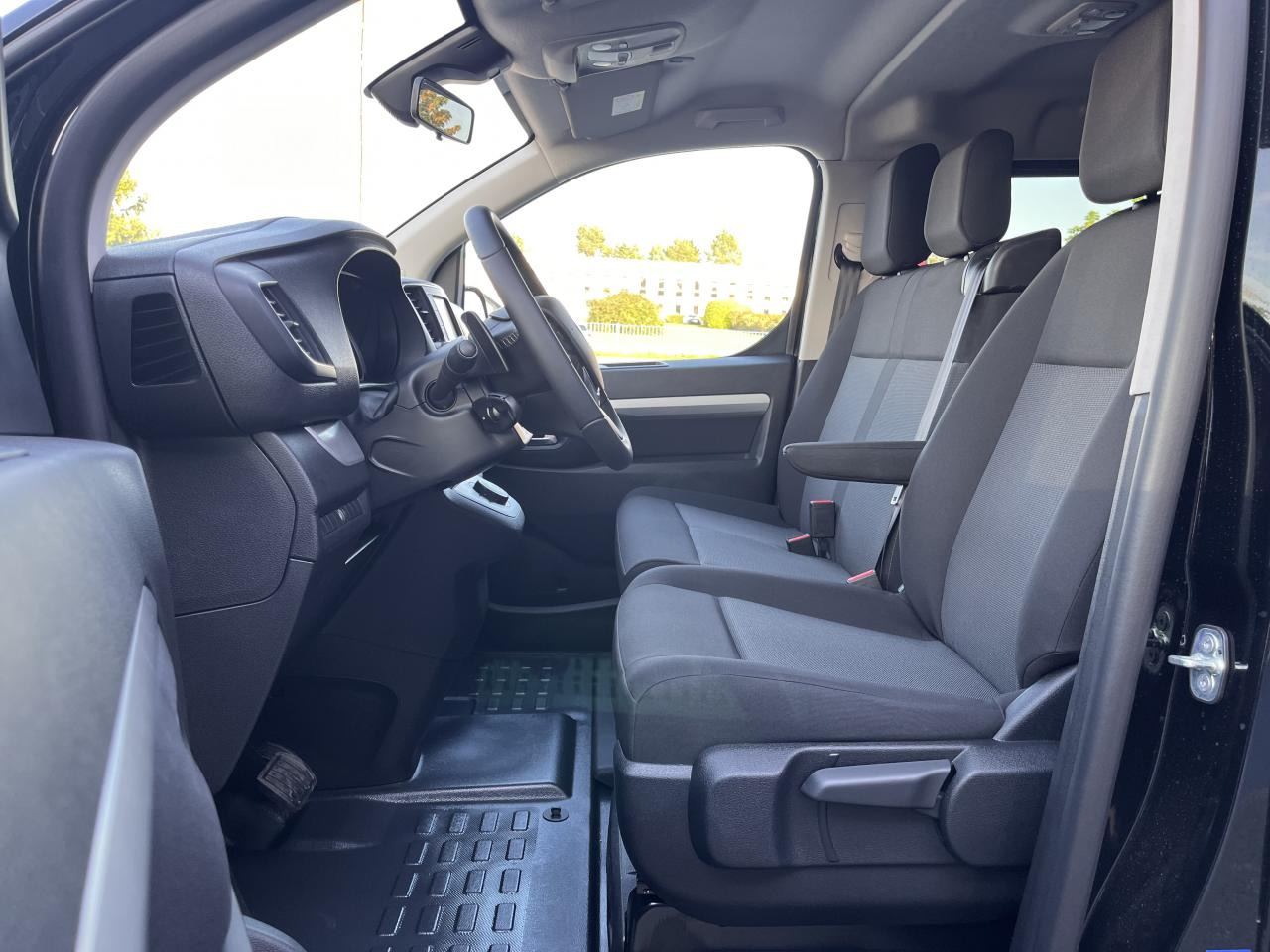 FIAT Scudo XL 2.0 BlueHDi - 180 S&S - BVA Cabine Approfondie 6 PLACES - Transporter mit Doppelkabine: das Bild 5 FIAT Scudo XL 2.0 BlueHDi - 180 S&S - BVA Cabine Approfondie 6 PLACES - Transporter mit Doppelkabine: das Bild 5