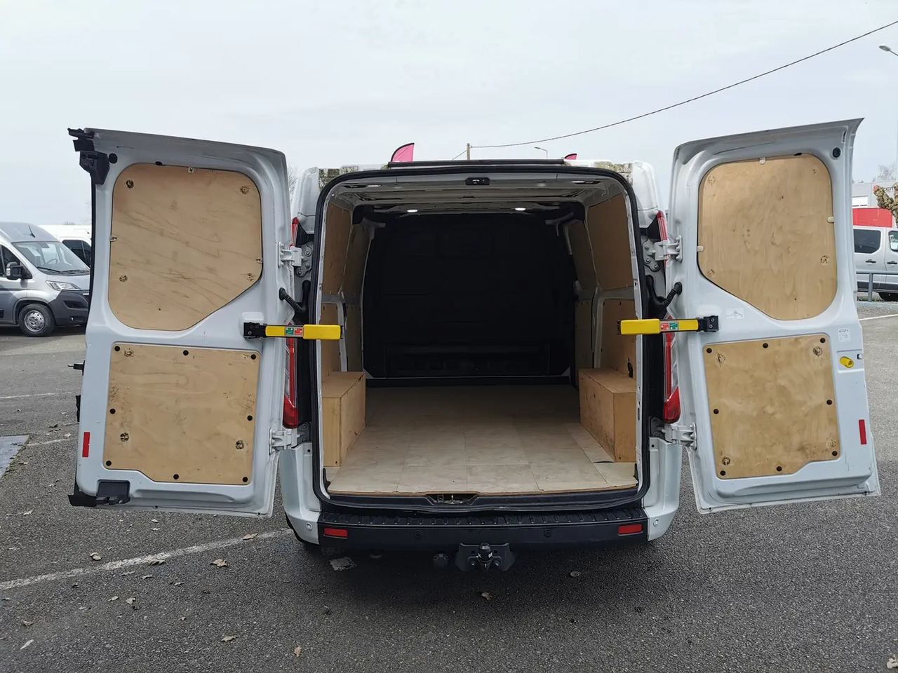 Ford Transit Custom 300 L2H1 2.0 ECOBLUE 130 HYBRID TREND BUSINESS - Kastenwagen: das Bild 4 Ford Transit Custom 300 L2H1 2.0 ECOBLUE 130 HYBRID TREND BUSINESS - Kastenwagen: das Bild 4