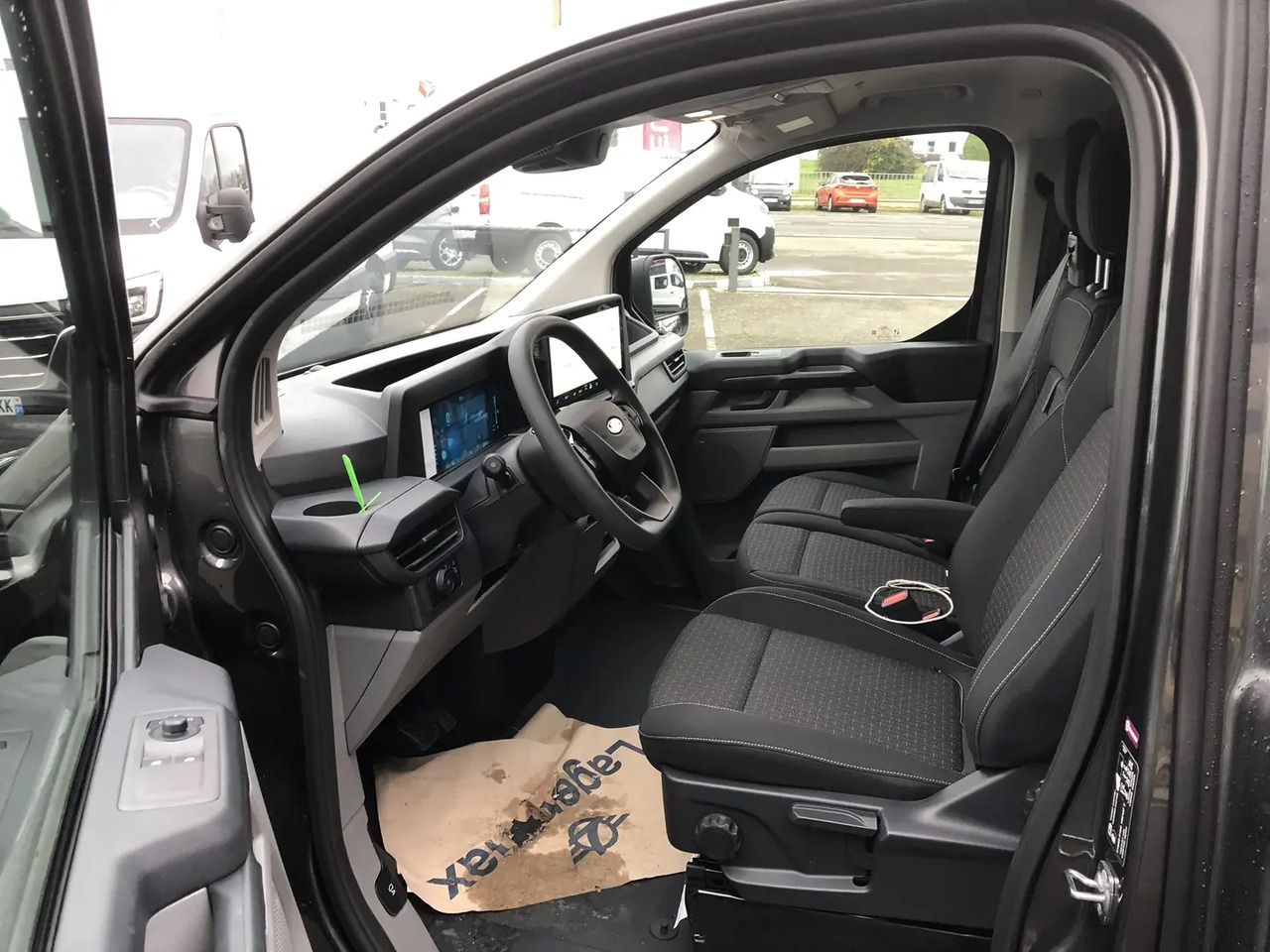 Ford Transit Custom 320 L2H1 2.0 ECOBLUE 170CH TREND BVA8 - Kastenwagen: das Bild 4 Ford Transit Custom 320 L2H1 2.0 ECOBLUE 170CH TREND BVA8 - Kastenwagen: das Bild 4