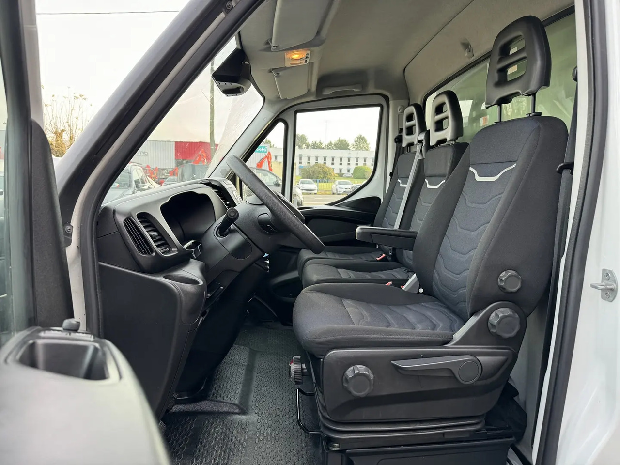 Iveco Daily 35C16H3.0 D EMPATTEMENT 4100 - Koffer Transporter: das Bild 5 Iveco Daily 35C16H3.0 D EMPATTEMENT 4100 - Koffer Transporter: das Bild 5