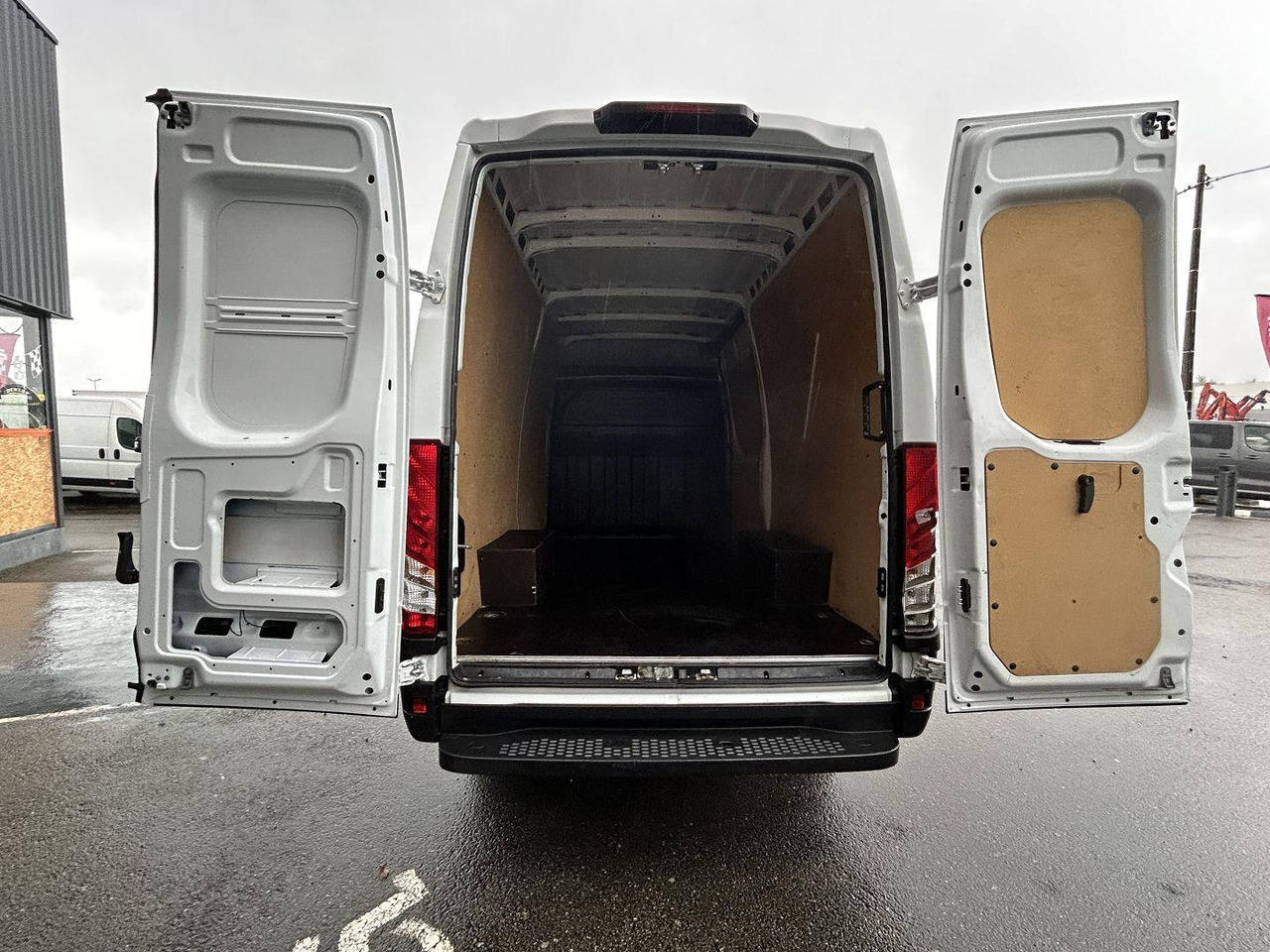 Iveco Daily 35S14 V12 - Kastenwagen: das Bild 2 Iveco Daily 35S14 V12 - Kastenwagen: das Bild 2