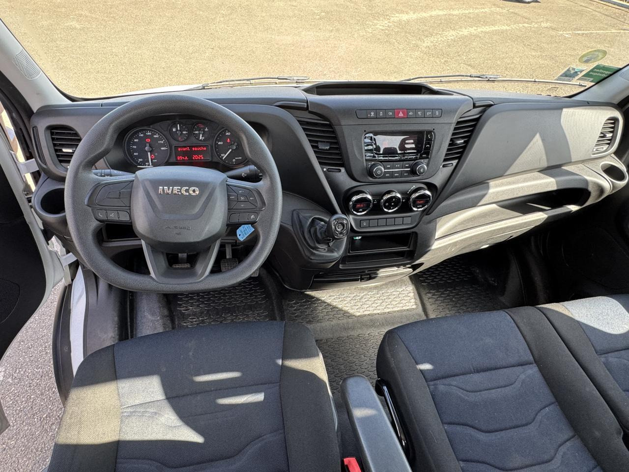 Iveco Daily IVECO PORTE VOITURE DEPANNEUSE 35 S 16 3L0 160 CH EMPATTEMENT 4100 PLATEAU FIX'ALU EQUIP'M - Autotransporter LKW: das Bild 5 Iveco Daily IVECO PORTE VOITURE DEPANNEUSE 35 S 16 3L0 160 CH EMPATTEMENT 4100 PLATEAU FIX'ALU EQUIP'M - Autotransporter LKW: das Bild 5