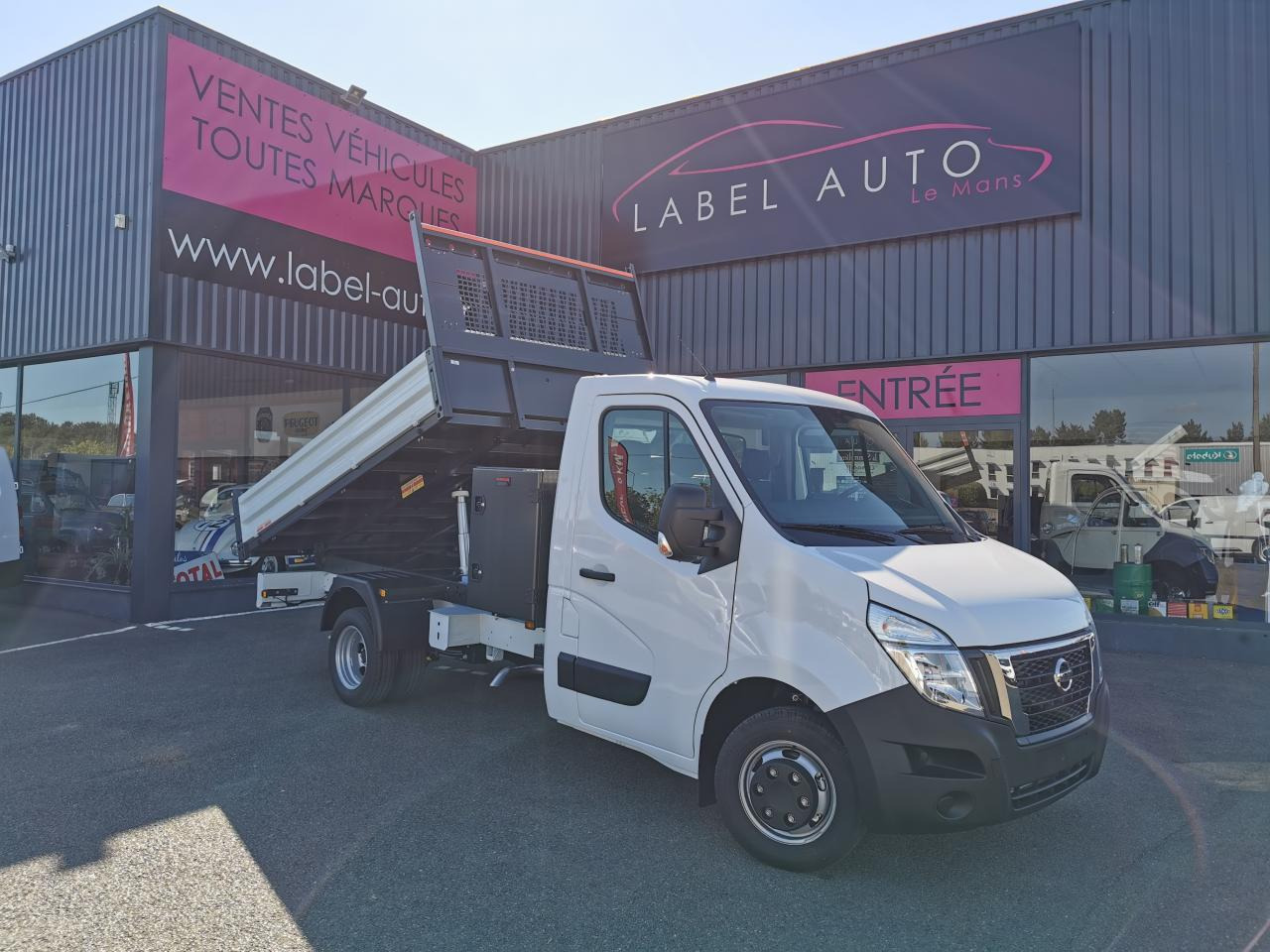 NISSAN Interstar Acenta 3.5t L3H1 2.3 dCi TT 165 - S/S II 2021 TRANSPORTS SPECIFIQUES Benne Scattolini + c - Kipper Transporter: das Bild 3 NISSAN Interstar Acenta 3.5t L3H1 2.3 dCi TT 165 - S/S II 2021 TRANSPORTS SPECIFIQUES Benne Scattolini + c - Kipper Transporter: das Bild 3