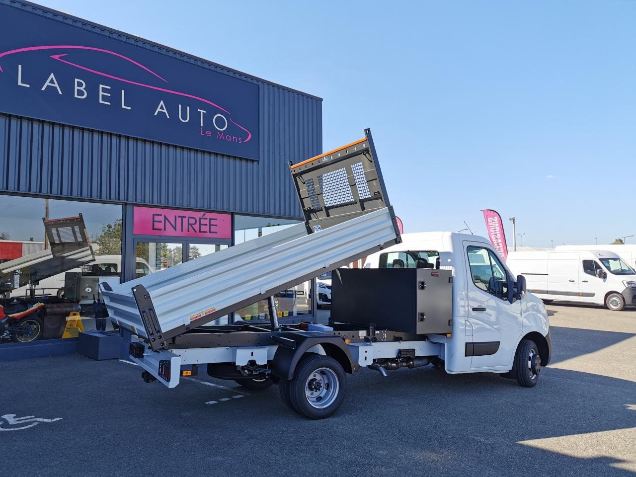 NISSAN Interstar Acenta 3.5t L3H1 2.3 dCi TT 165 - S/S II 2021 TRANSPORTS SPECIFIQUES Benne Scattolini + c - Kipper Transporter: das Bild 1 NISSAN Interstar Acenta 3.5t L3H1 2.3 dCi TT 165 - S/S II 2021 TRANSPORTS SPECIFIQUES Benne Scattolini + c - Kipper Transporter: das Bild 1