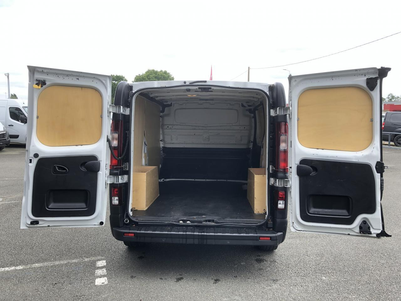 Nissan Primastar L1H1 2T8 2.0 DCI 150CH N-CONNECTA DCT GPS KIT BOIS - Kastenwagen: das Bild 2 Nissan Primastar L1H1 2T8 2.0 DCI 150CH N-CONNECTA DCT GPS KIT BOIS - Kastenwagen: das Bild 2
